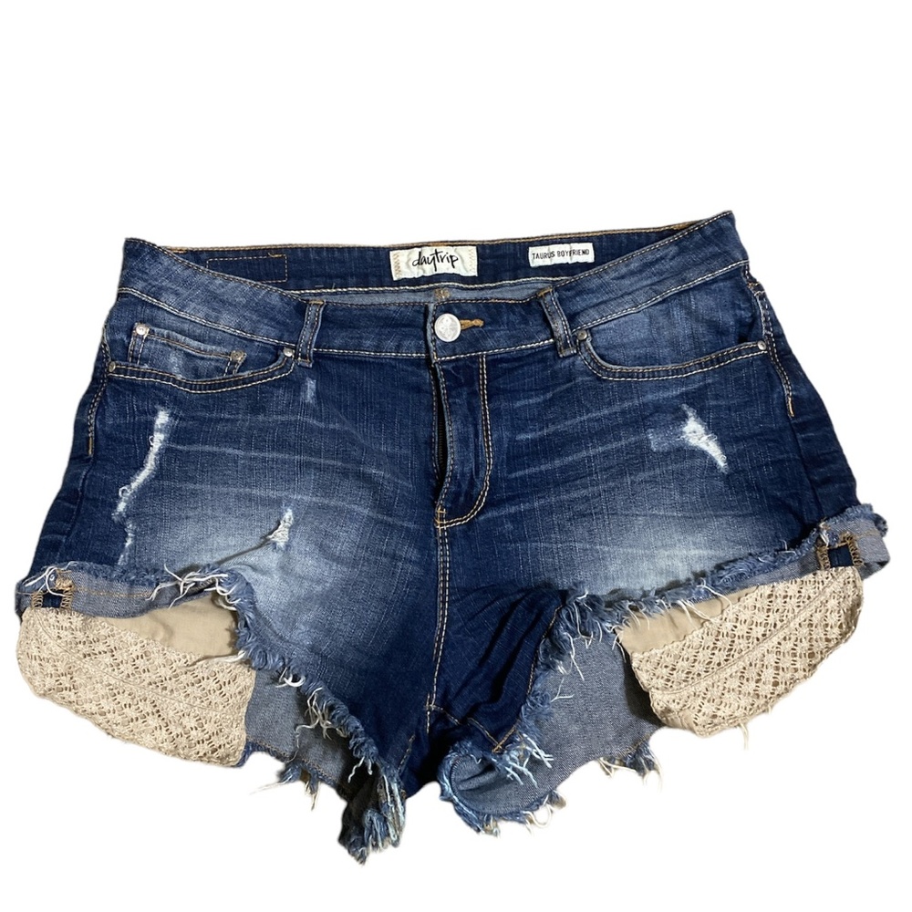 Buckle Day Trip Taurus Boyfriend Short Size 32